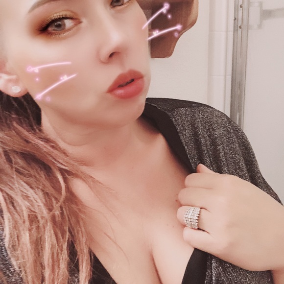 Meet Your Posher - Picture 2 of 12